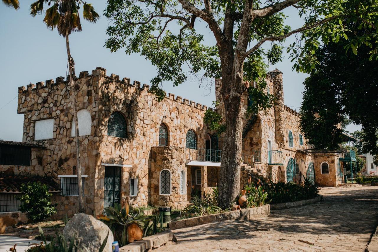 Hotel El Castillo Chinauta Exterior foto
