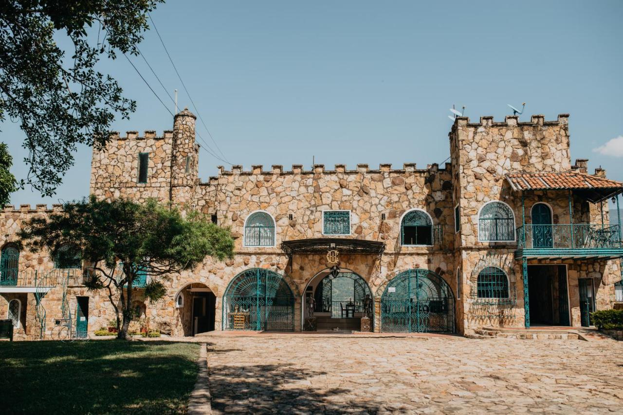 Hotel El Castillo Chinauta Exterior foto