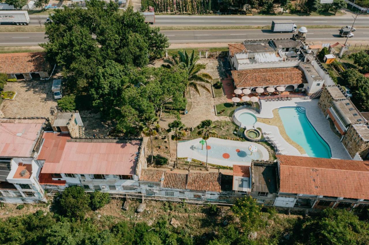 Hotel El Castillo Chinauta Exterior foto